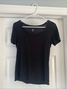 LOFT Black Scoop Neck Short Sleeve Tee